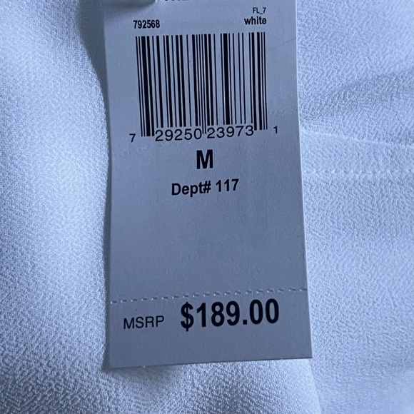 WILT Women’s White V-neck Sleeveless Blouse - Size Medium - NWT - Picture 2 of 12